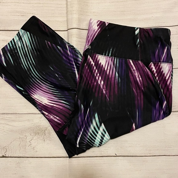 DSG Pants - EUC Women’s DSG cropped legging